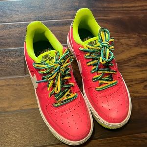 Nike girl’s neon pink yellow tennis shoes 3.5Y EXCELLENT condition